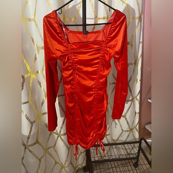 NWT Women’s Wild Fable Red Ruched Bodycon Velvet Dress Size Medium - Picture 3 of 4